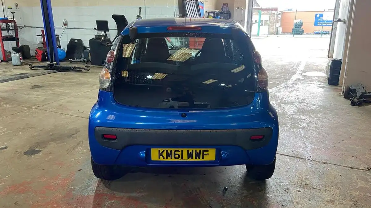 2012-citroen-c1-10-vtr-5d-big-1