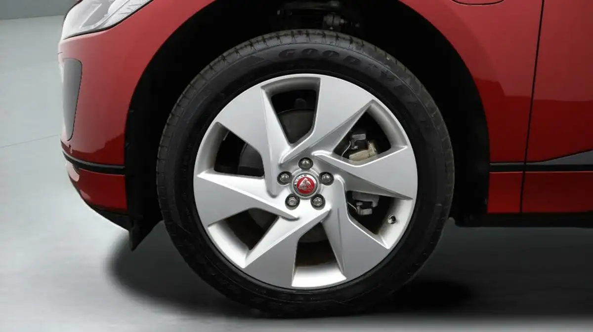 2022-jaguar-i-pace-ev400-se-big-17