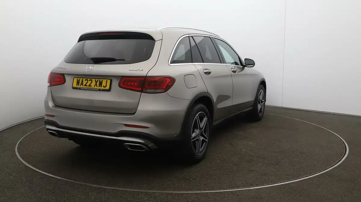 2022-mercedes-benz-glc-class-20d-glc220d-amg-line-195ps-station-wagon-5d-1950cc-4matic-plus-big-48