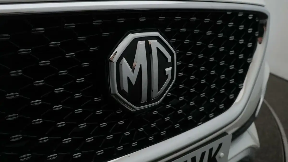 2022-mg-hs-15t-gdi-exclusive-162ps-big-24