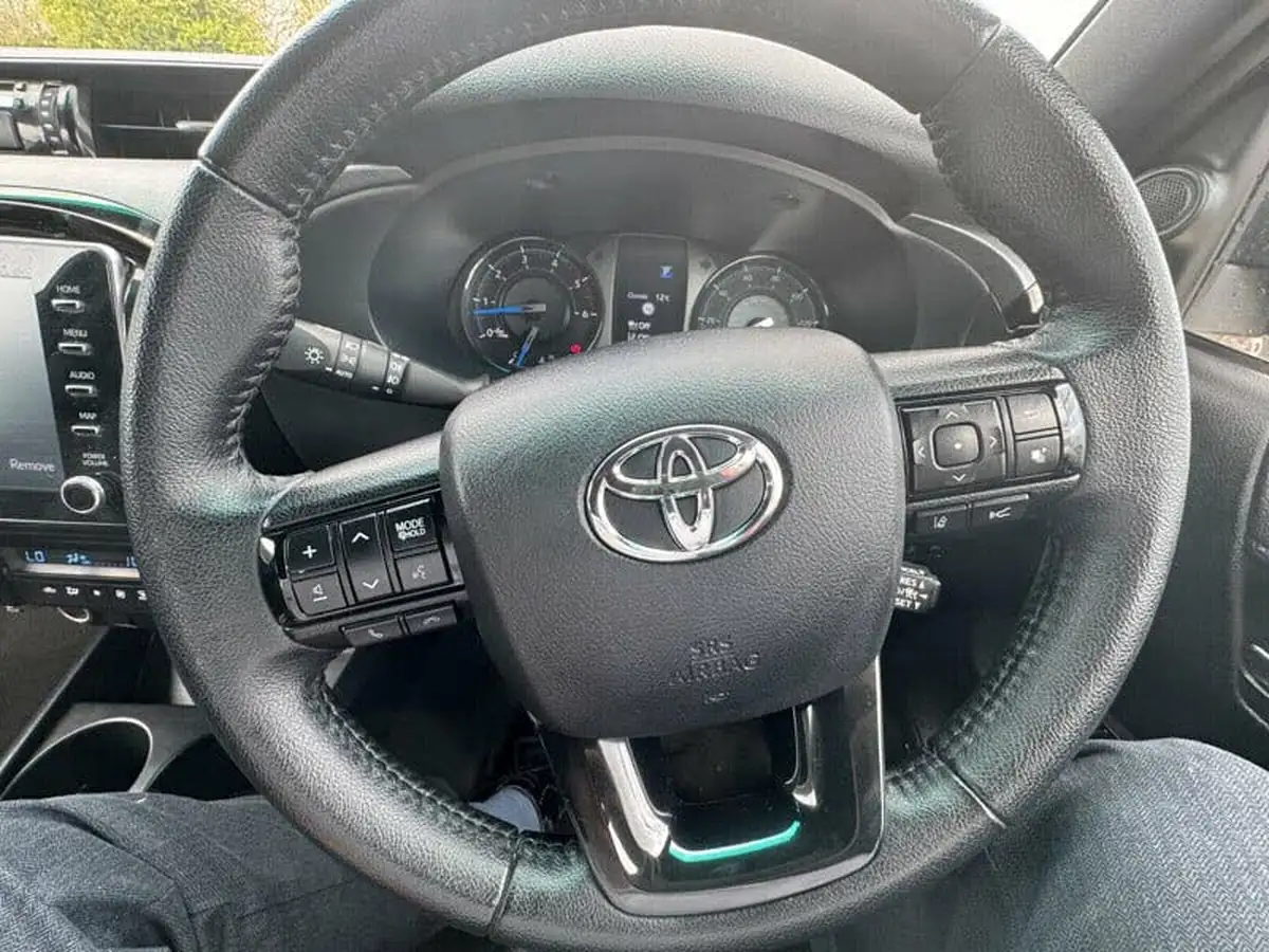 2023-toyota-hi-lux-28d-4d-invincible-x-2754cc-auto-big-13
