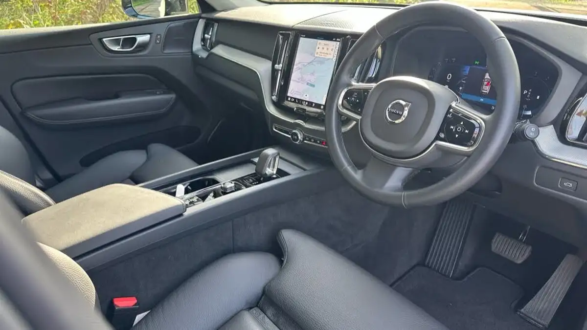 2023-volvo-xc60-20td-b4-plus-big-4