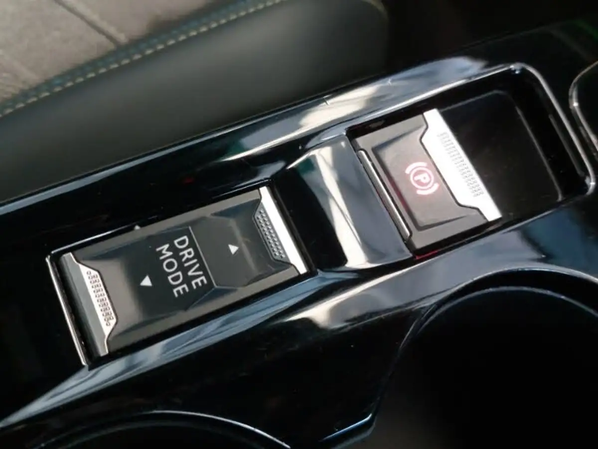 2021-peugeot-2008-suv-e-gt-premium-big-16