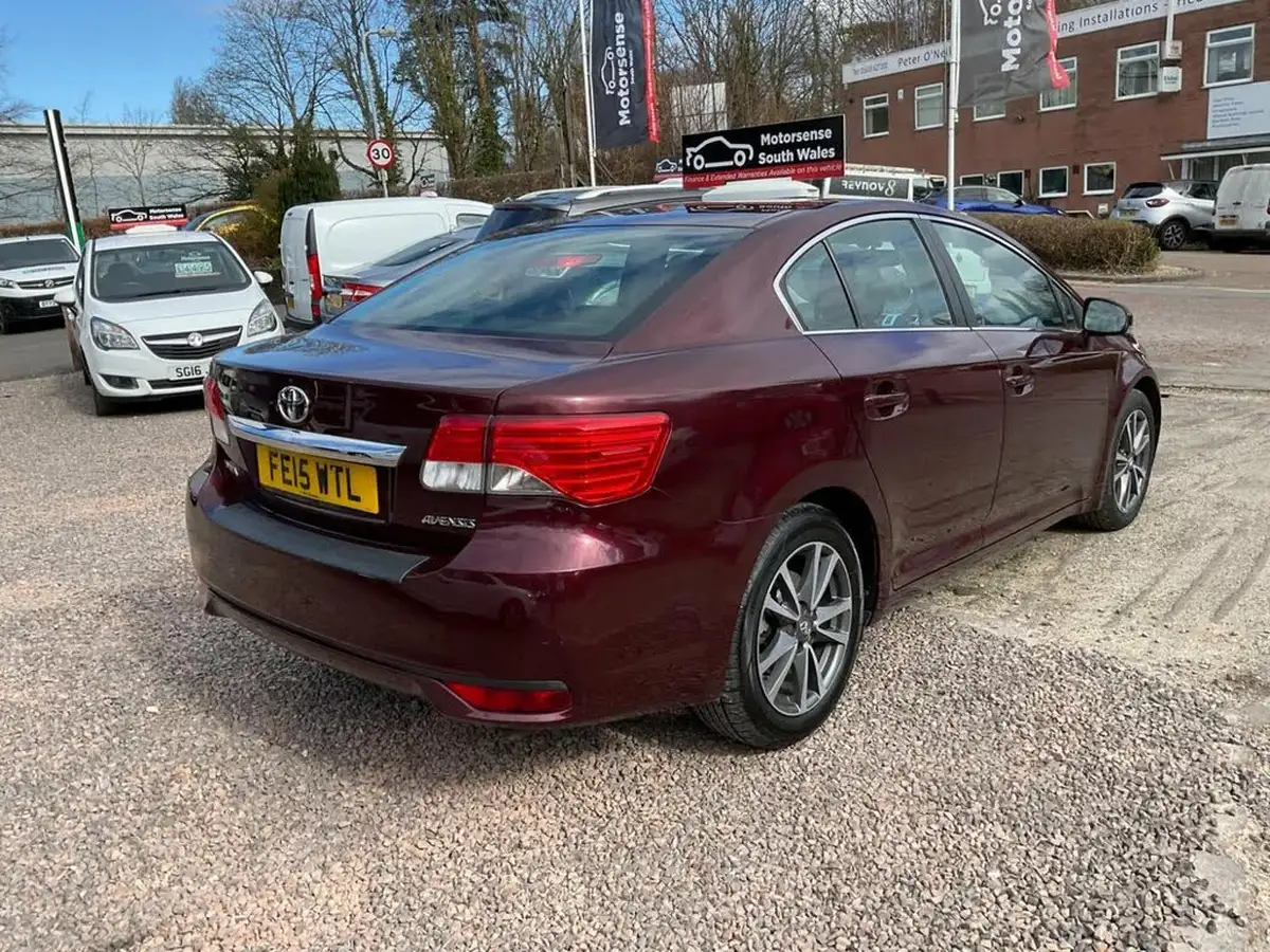 2015-toyota-avensis-20td-icon-business-edition-saloon-4d-big-74