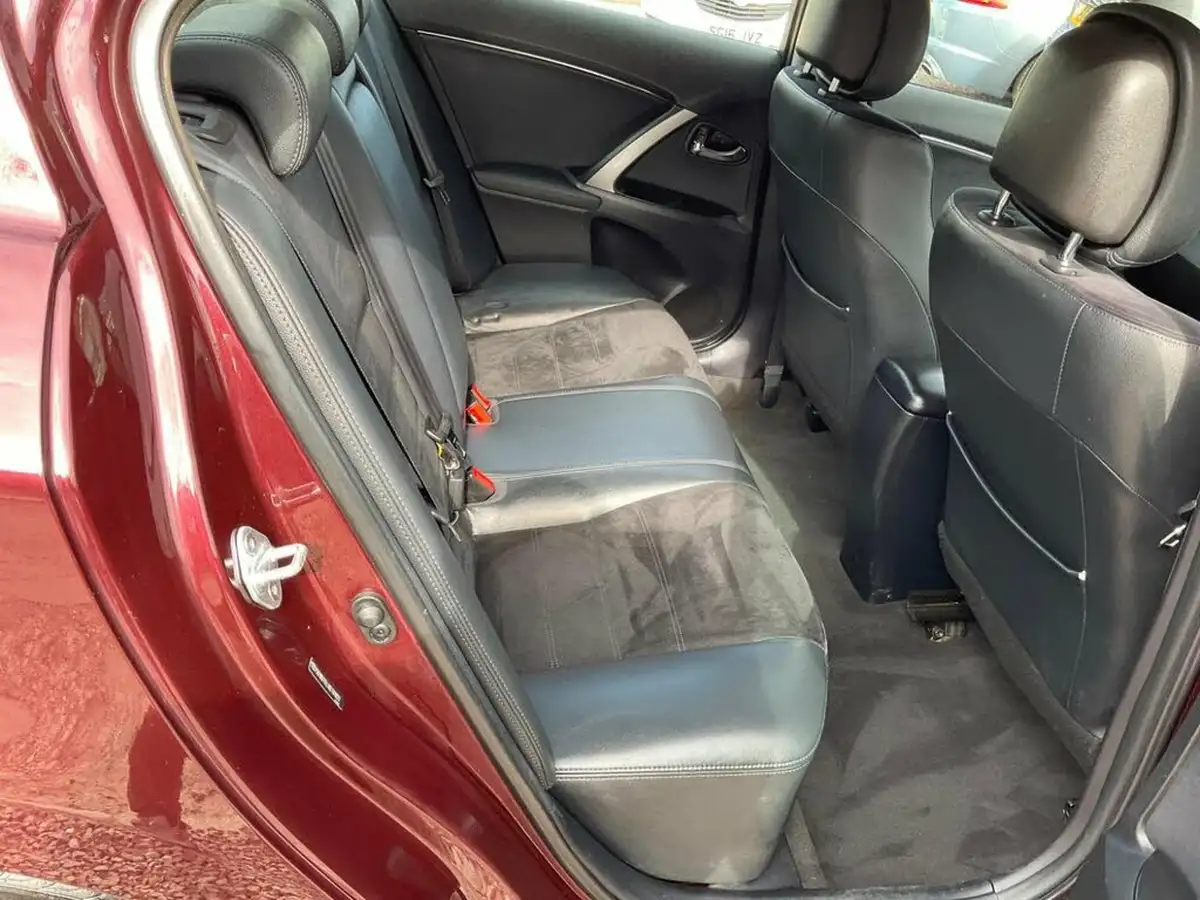 2015-toyota-avensis-20td-icon-business-edition-saloon-4d-big-22