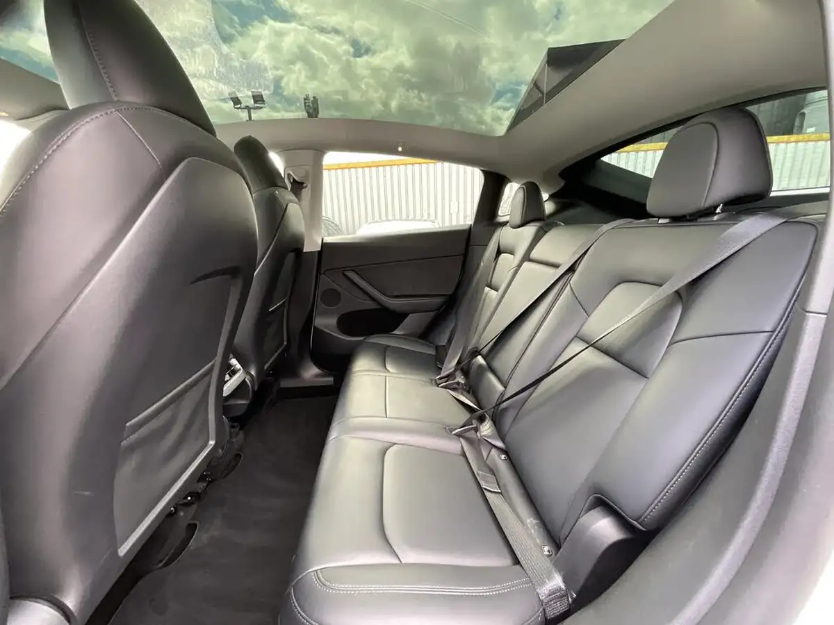 2024-tesla-model-y-e-rwd-big-10