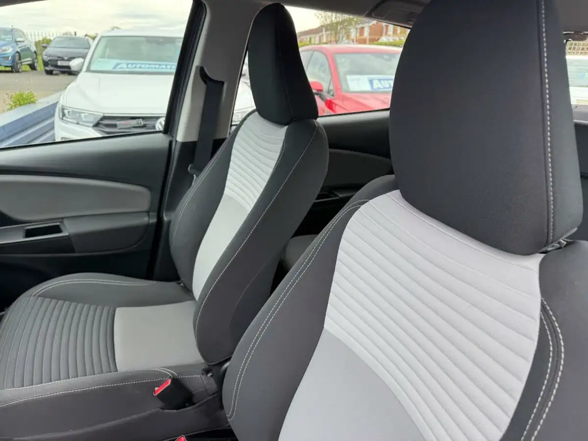 2019-toyota-yaris-15-vvt-i-icon-tech-98bhp-hybrid-1497cc-e-cvt-big-24