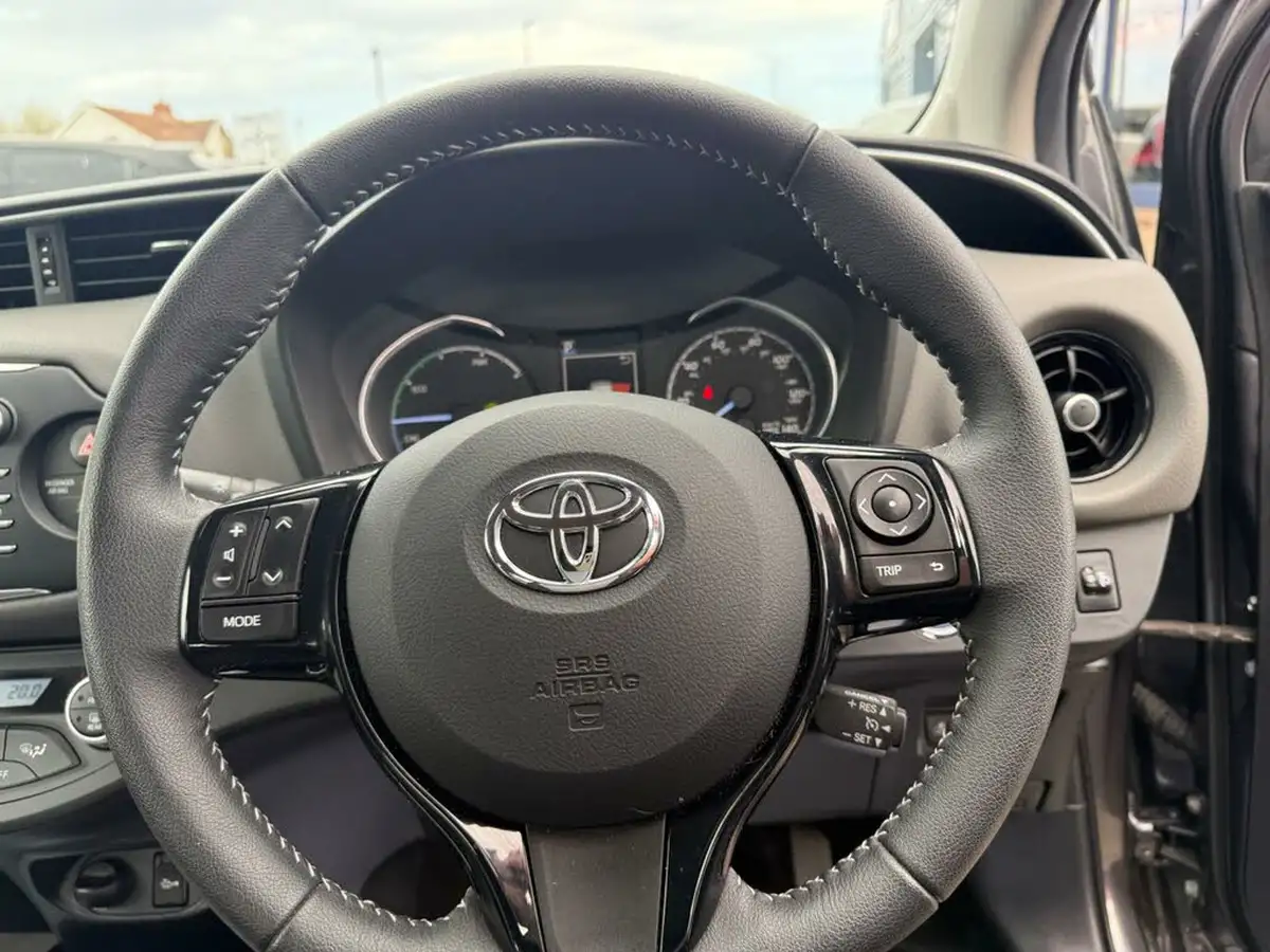 2019-toyota-yaris-15-vvt-i-icon-tech-98bhp-hybrid-1497cc-e-cvt-big-28