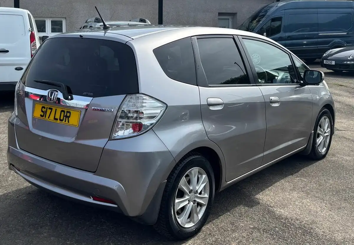 2011-honda-jazz-13-hs-big-6