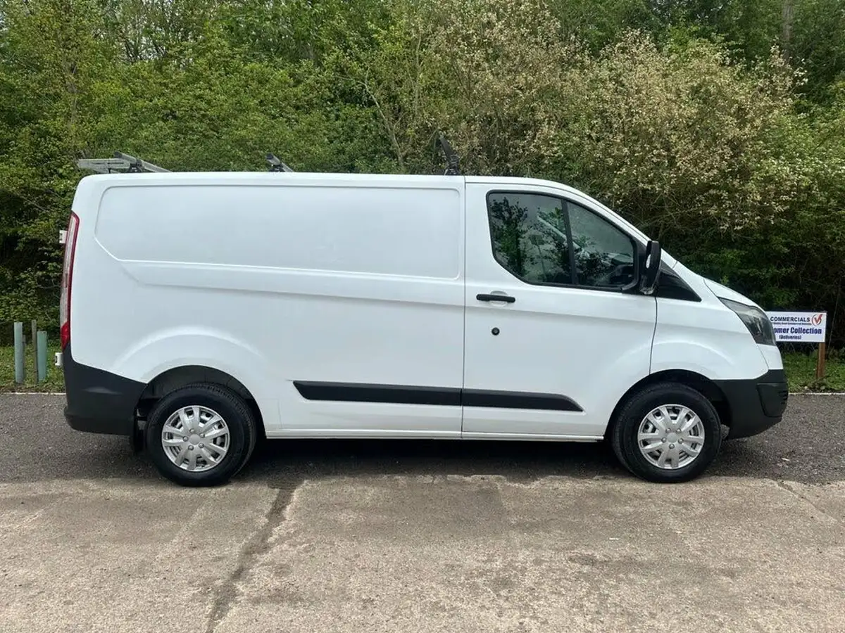 2017-ford-transit-custom-20tdci-290-l1h1-105pseu6-panel-van-big-4