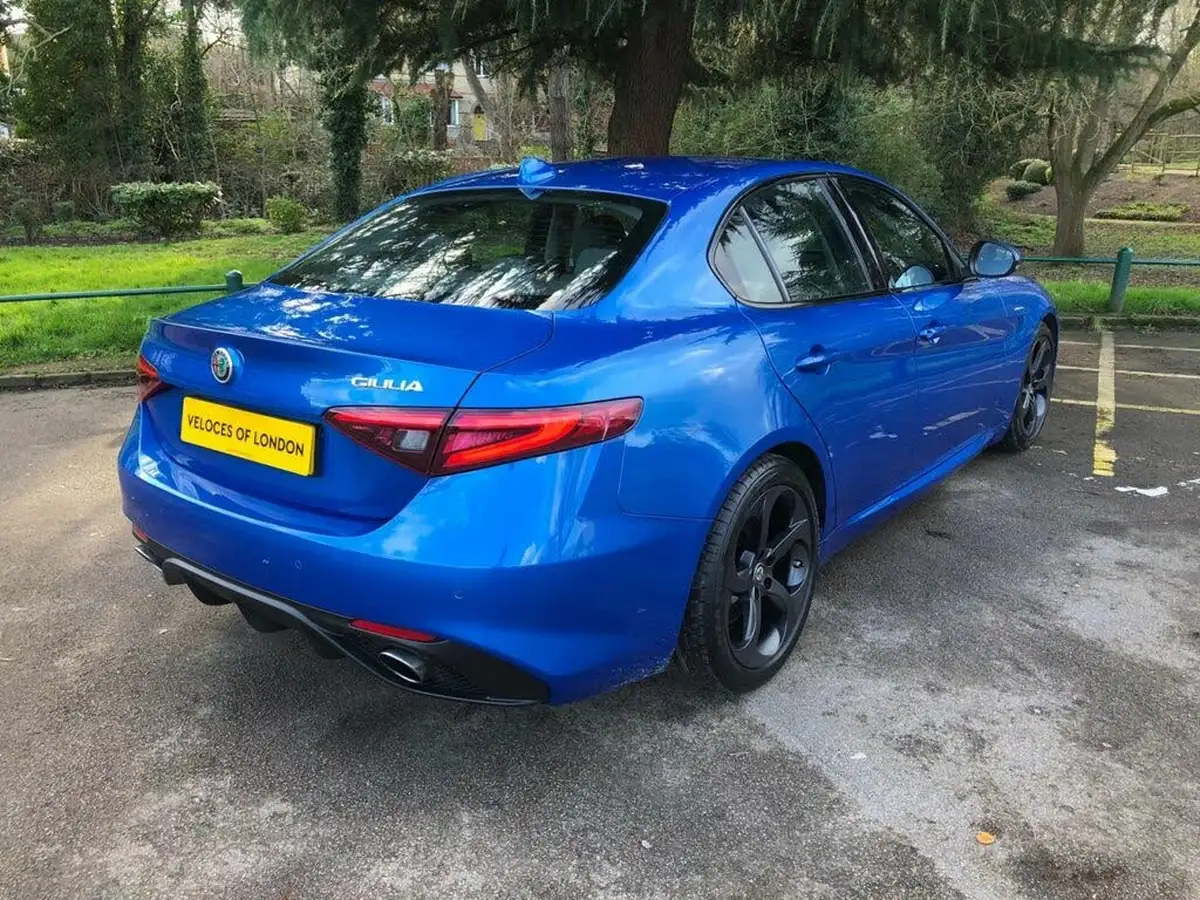 2018-alfa-romeo-giulia-20-veloce-big-13