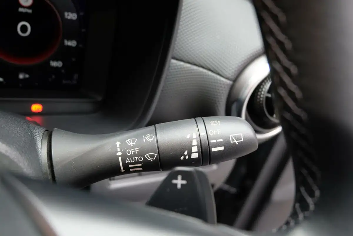 2024-nissan-juke-10-dig-t-n-connecta-dct-big-17
