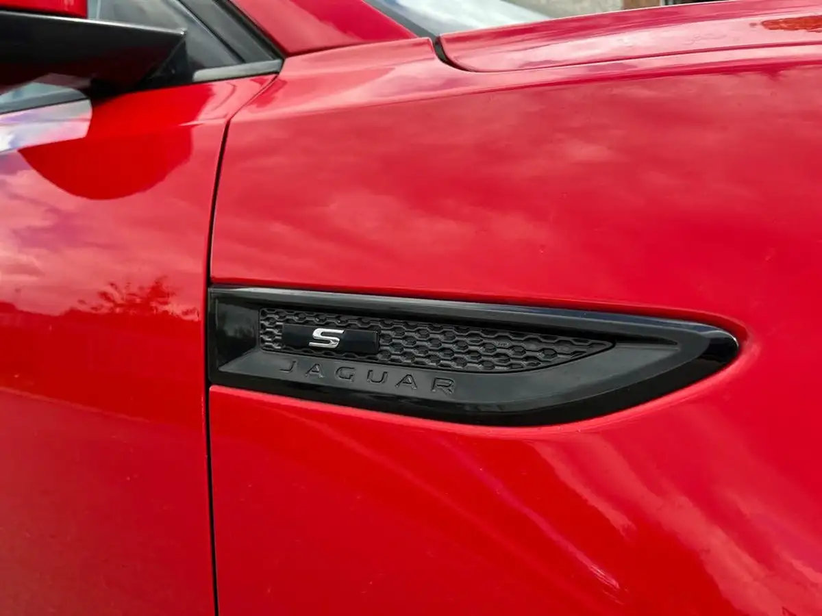 2019-jaguar-e-pace-20-i4d-r-dynamic-s-180ps-awd-auto-big-15