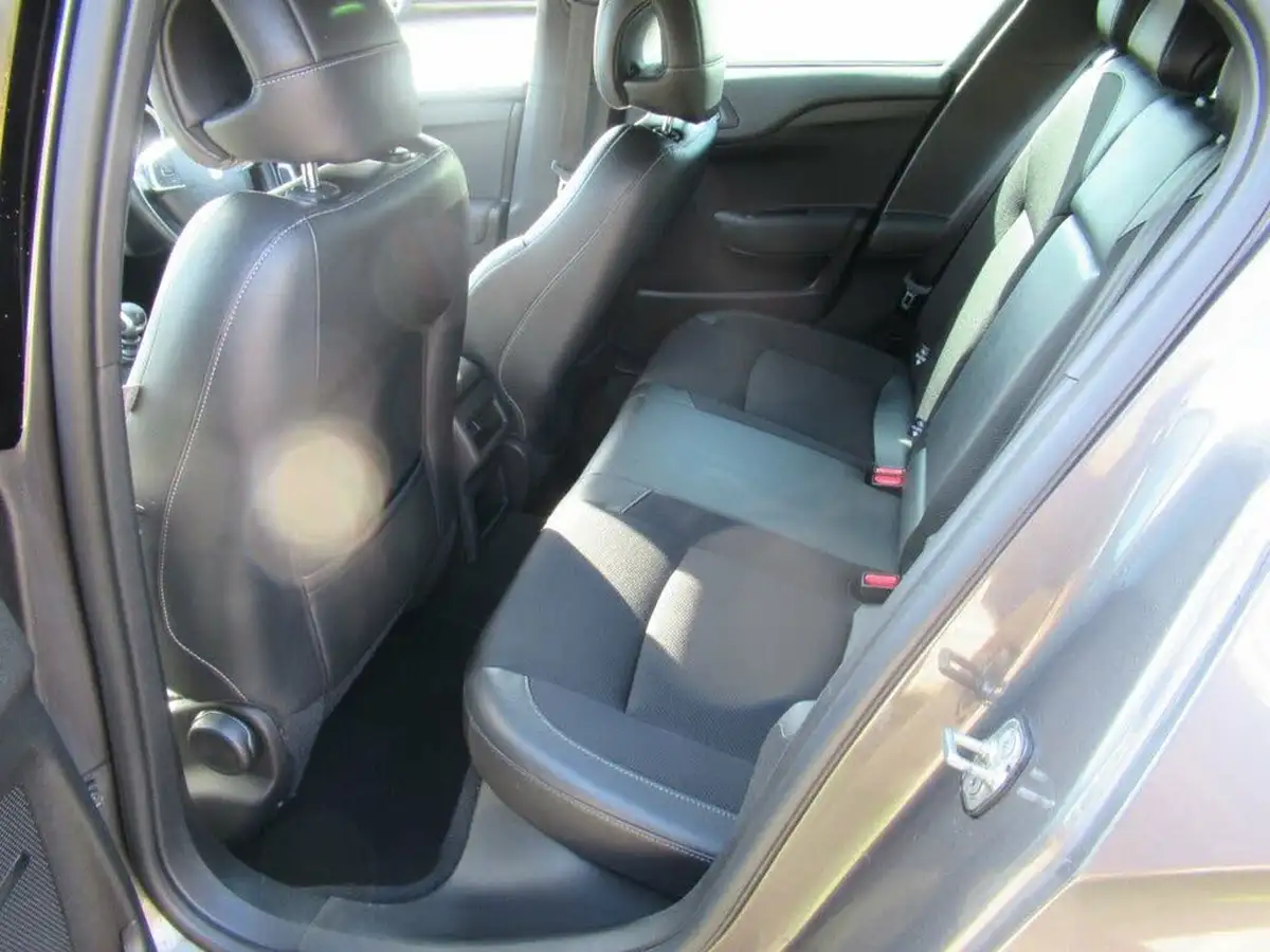 2015-citroen-ds4-16bluehdi-dstyle-nav-big-29