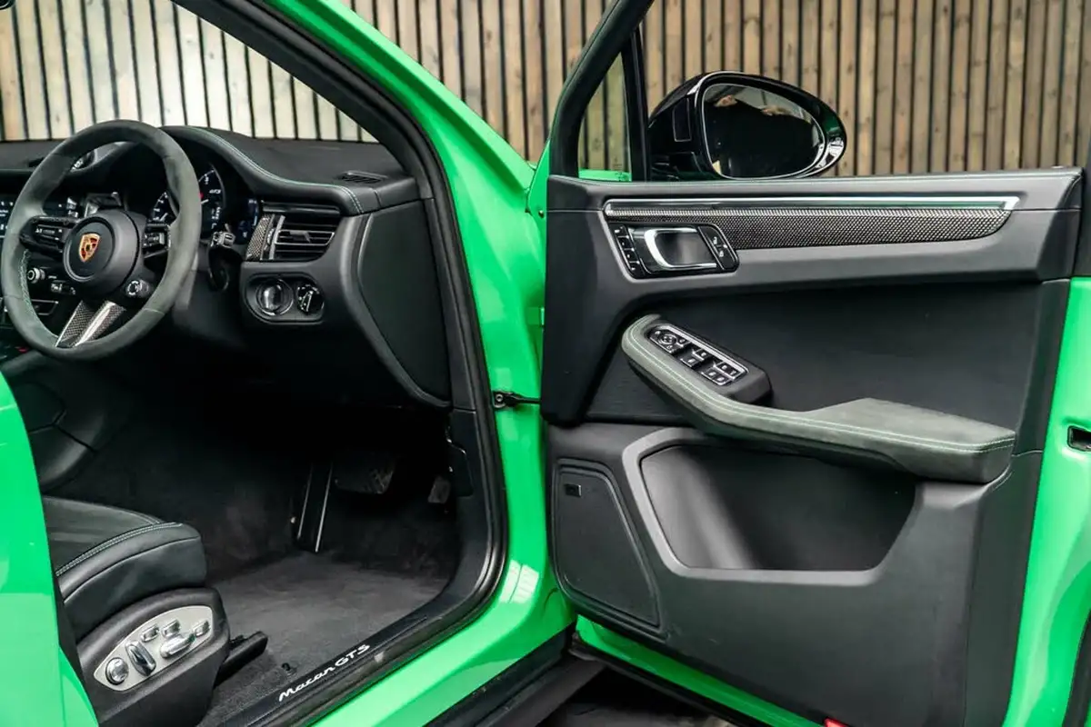 2024-porsche-macan-29-v6-gts-big-30