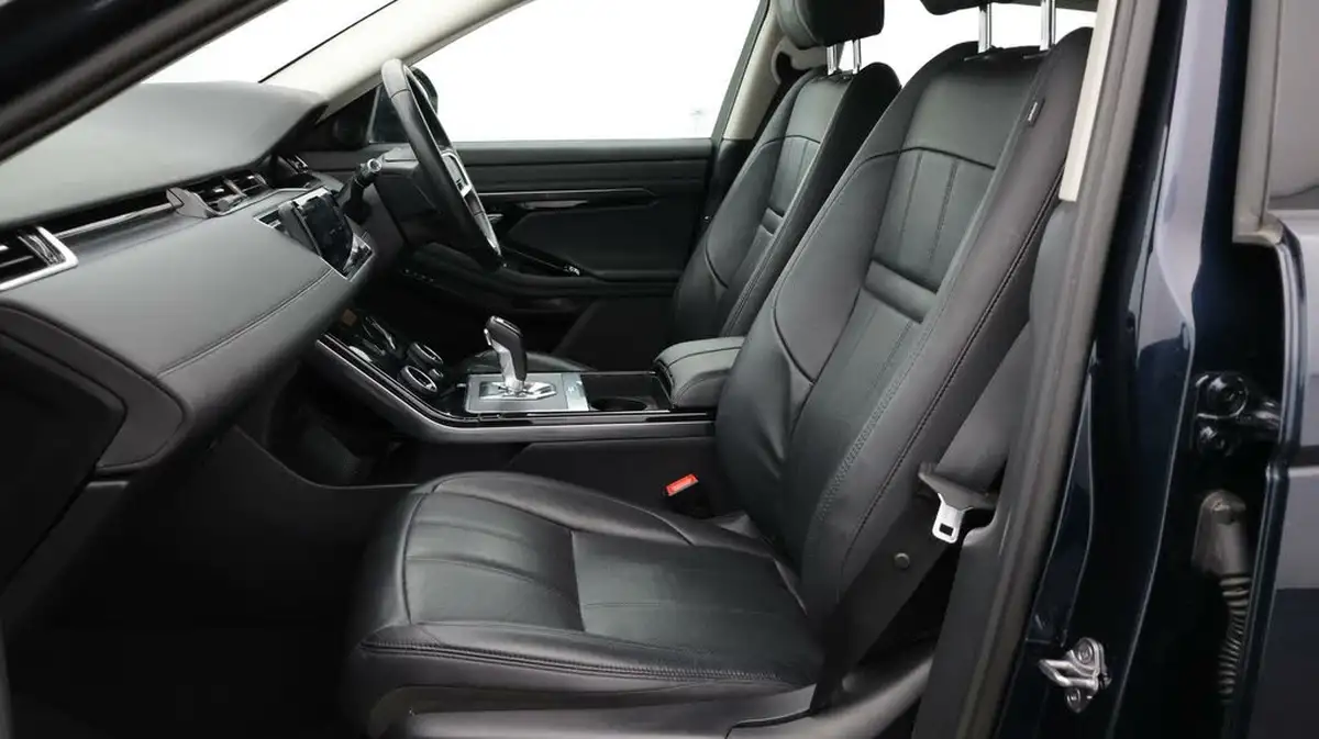 2021-land-rover-range-rover-evoque-15-p300e-se-big-14