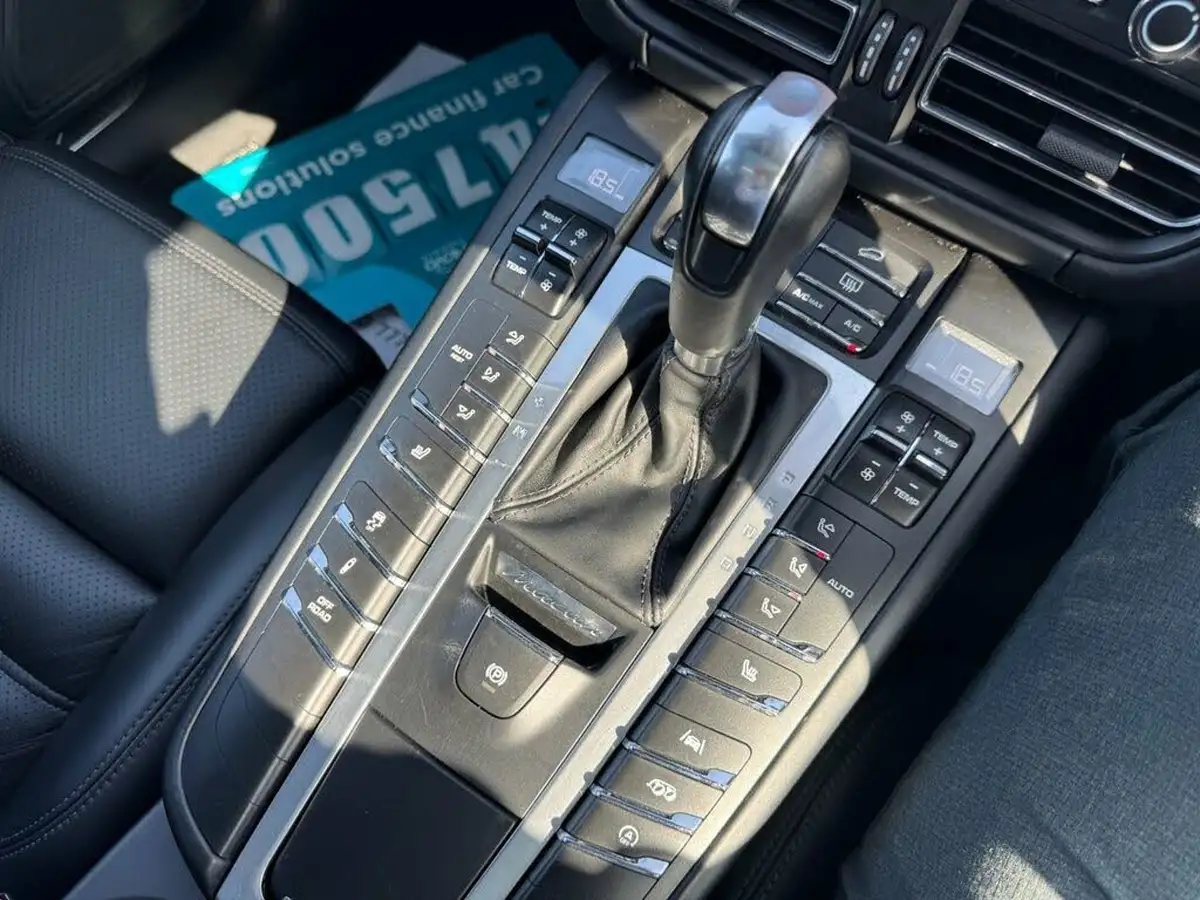 2019-porsche-macan-29-v6-turbo-big-37