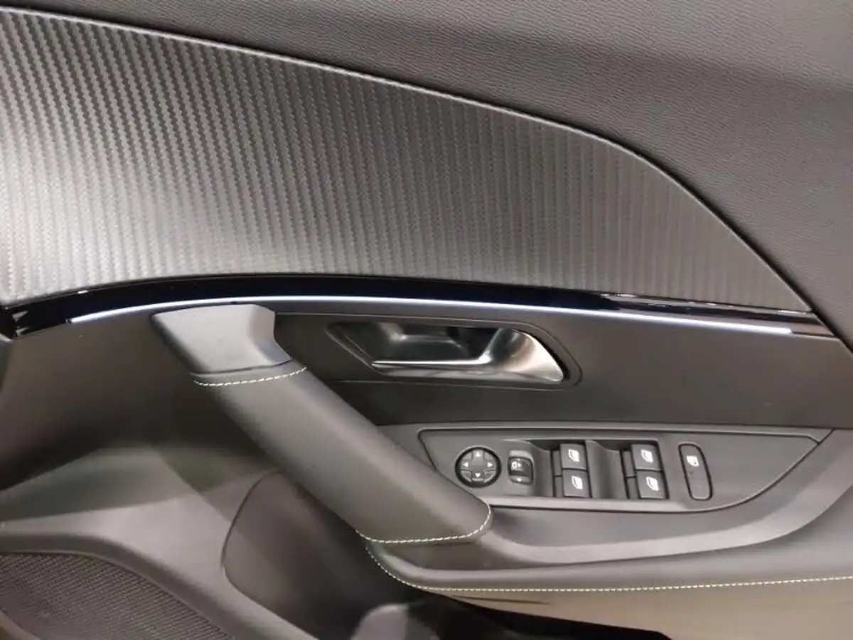 2025-peugeot-2008-suv-e-gt-136ps-50kwh-big-9
