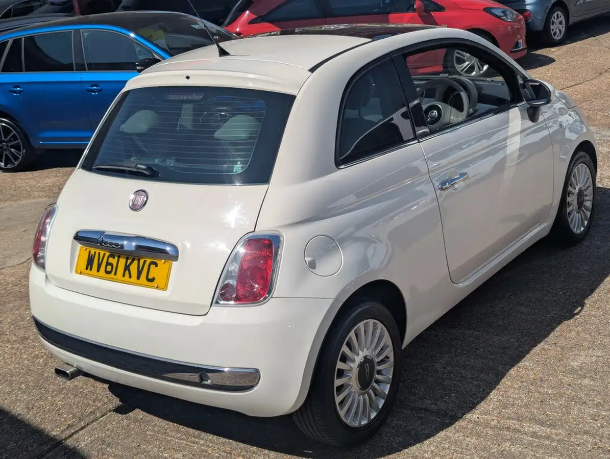 2011-fiat-500-12-lounge-big-21