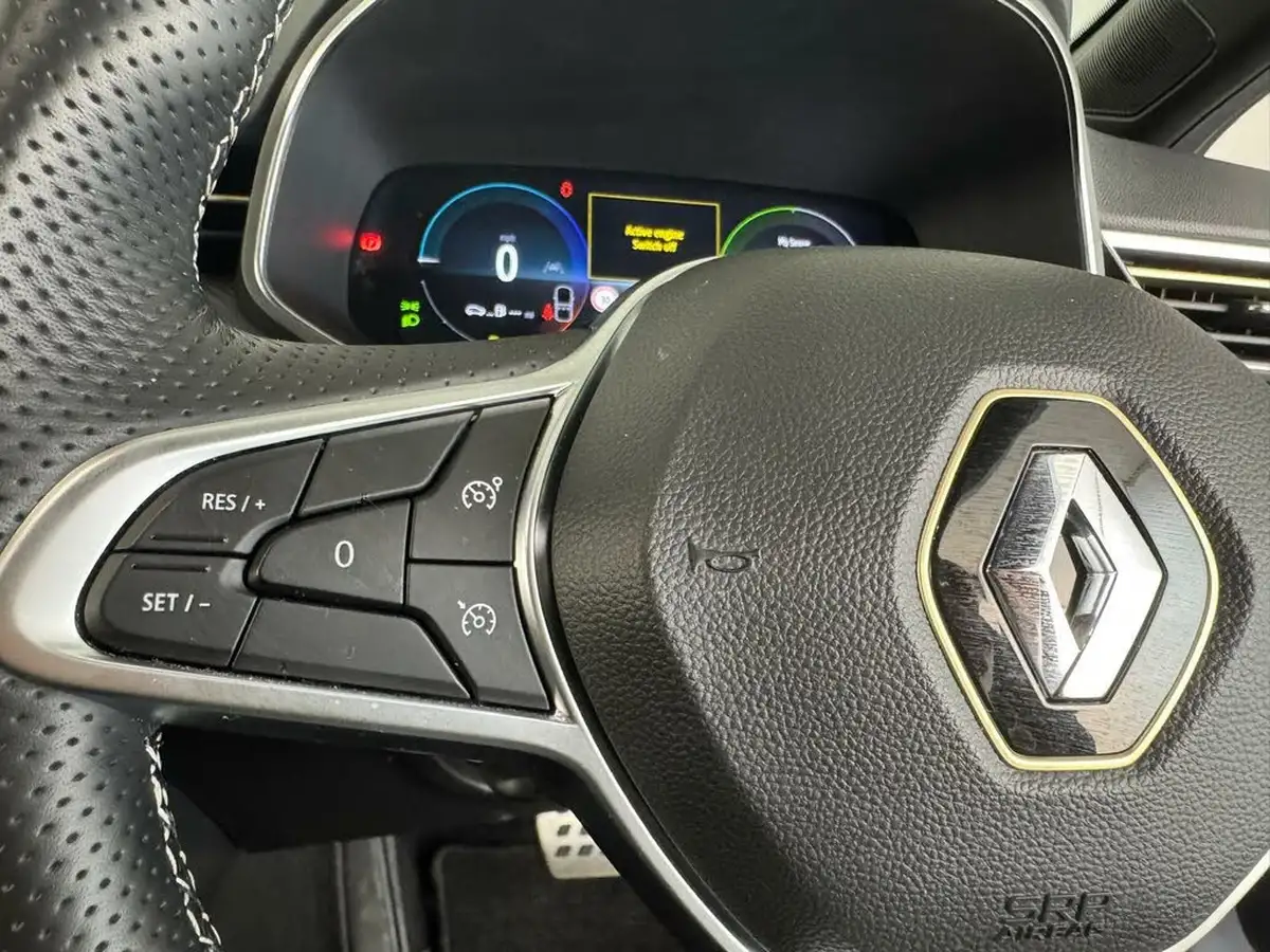 2023-renault-clio-16-engineered-big-23