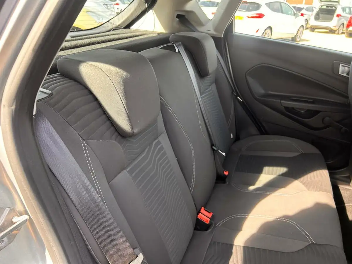 2013-ford-fiesta-16-zetec-5d-big-27