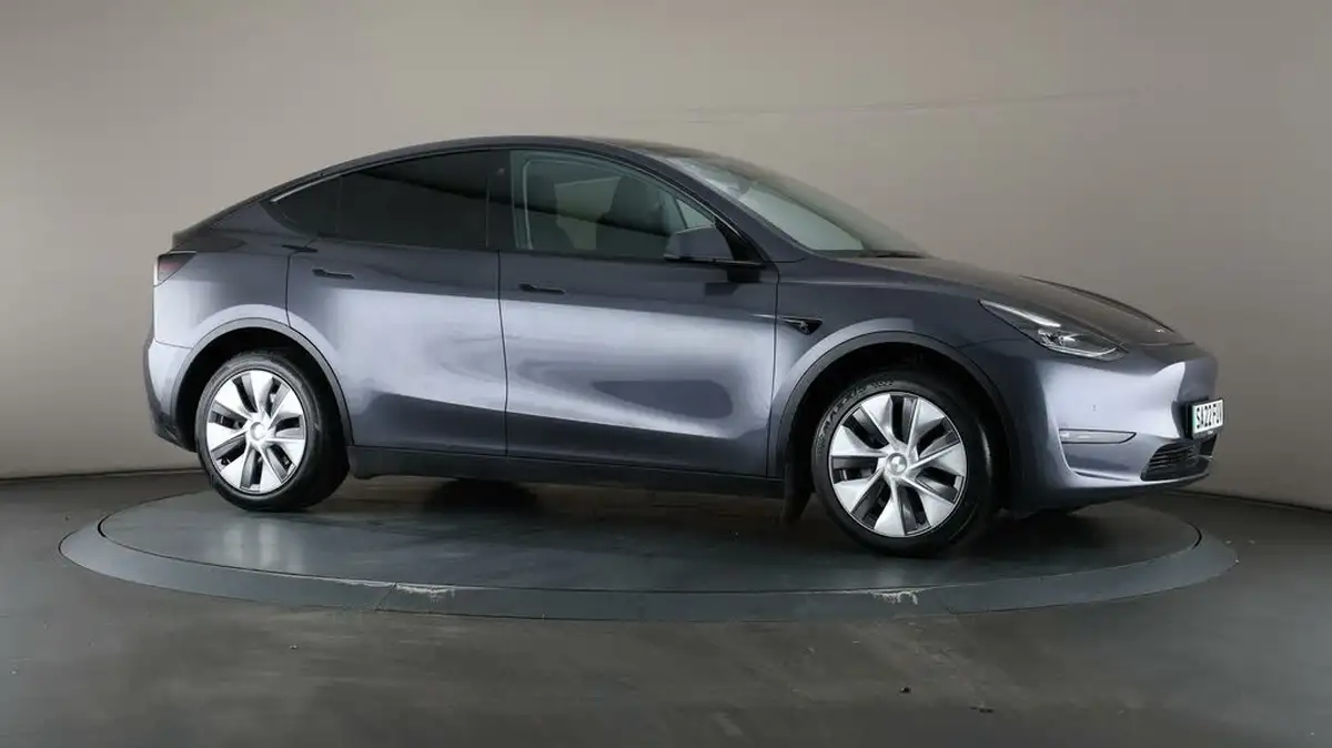 2022-tesla-model-y-e-long-range-big-50