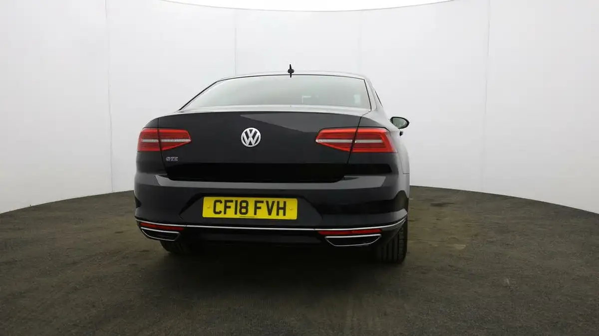 2018-volkswagen-passat-14-tsi-gte-saloon-4d-big-54