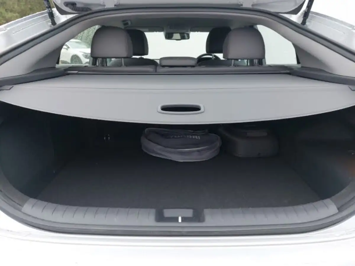 2018-hyundai-ioniq-16-gdi-premium-se-plug-in-hybrid-big-7