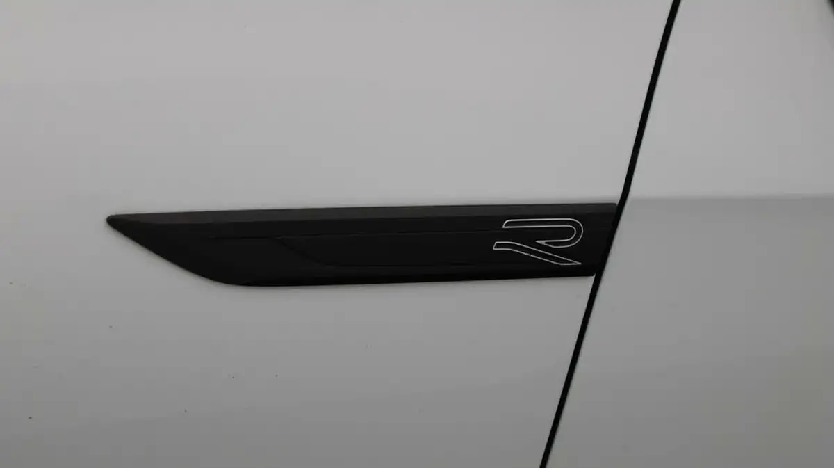 2022-volkswagen-golf-15-etsi-r-line-150ps-hatchback-big-20