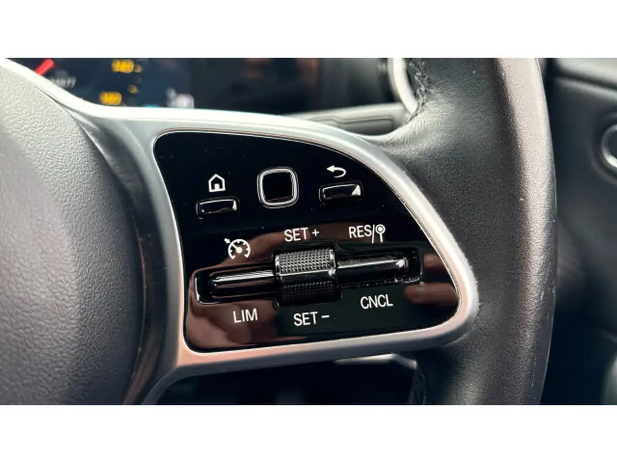 2021-mercedes-benz-a-class-13-a180-se-7g-dct-big-21