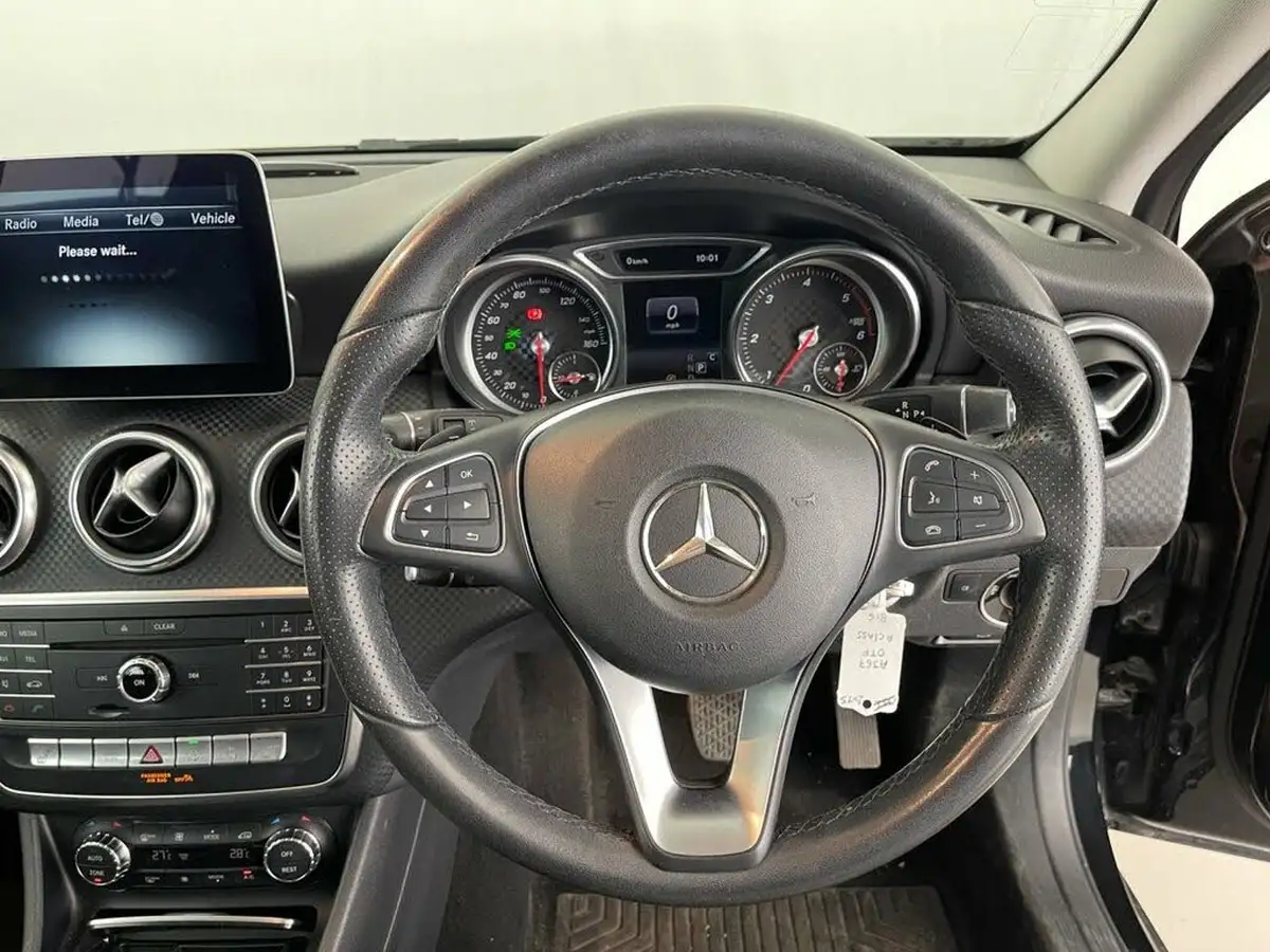 2017-mercedes-benz-a-class-21d-a200d-sport-premiumss-7g-dct-big-10