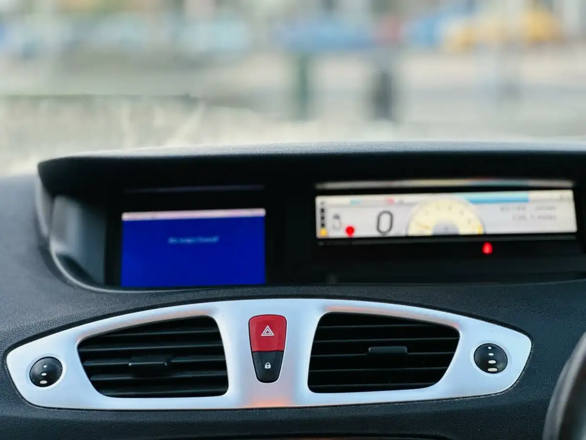 2010-renault-grand-scenic-16-dynamique-tom-tom-vvt-big-18