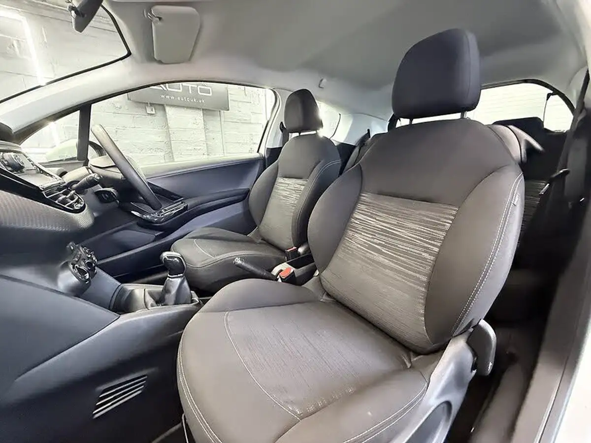 2015-peugeot-208-10-puretech-access-ac-3d-big-37