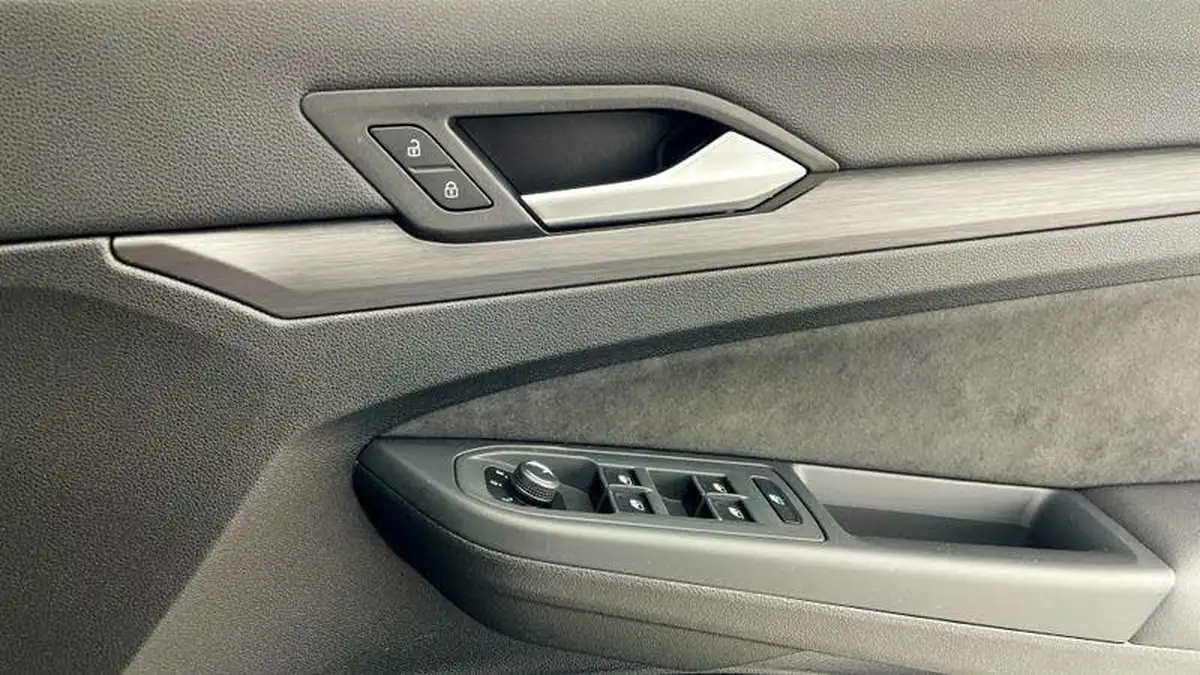 2024-volkswagen-golf-15-tsi-style-130ps-evo-hatchback-big-18