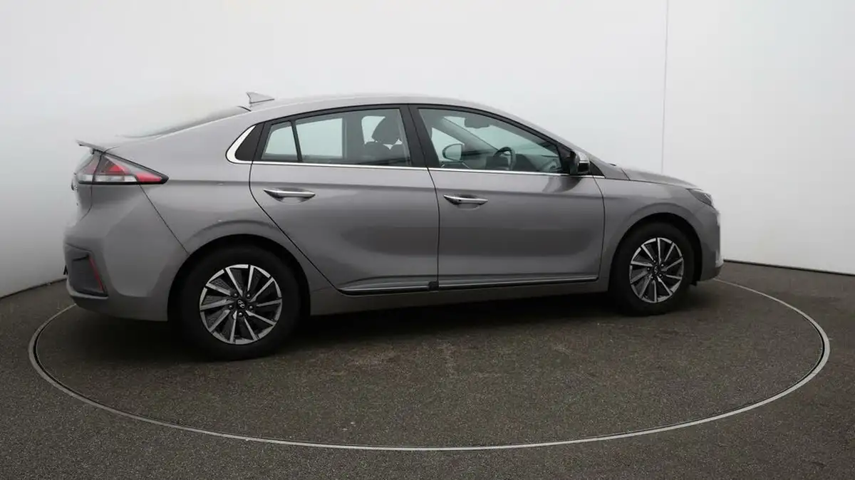 2022-hyundai-ioniq-e-premium-electric-big-45