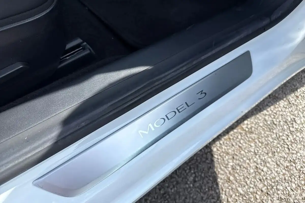 2019-tesla-model-3-e-standard-plus-big-35