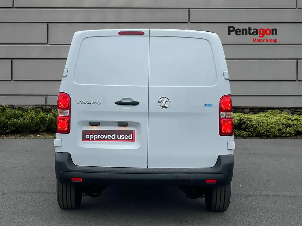 2025-vauxhall-vivaro-15td-prime-big-13