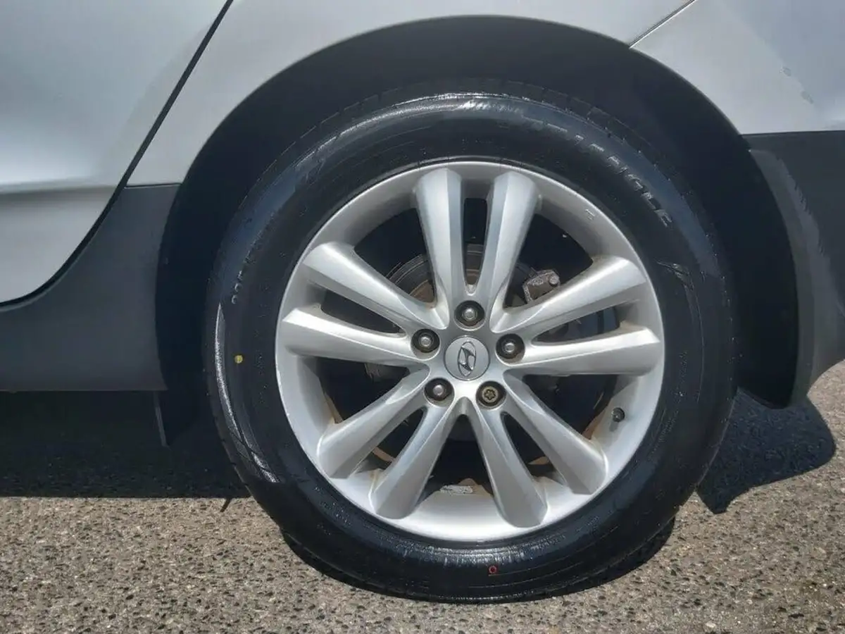 2012-hyundai-ix35-20td-premium-4wd-big-32