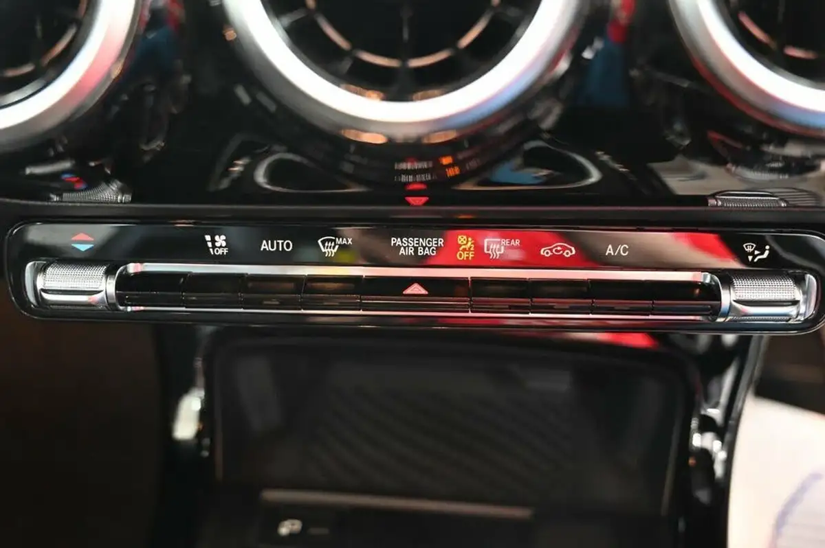 2019-mercedes-benz-a-class-13-a180-amg-line-hatchback-5d-big-23