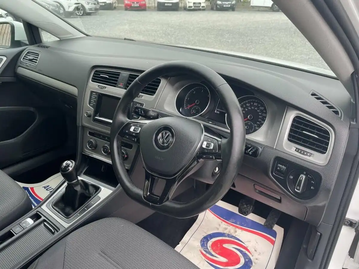 2014-volkswagen-golf-16tdi-se-bmtss-hatchback-5d-big-7