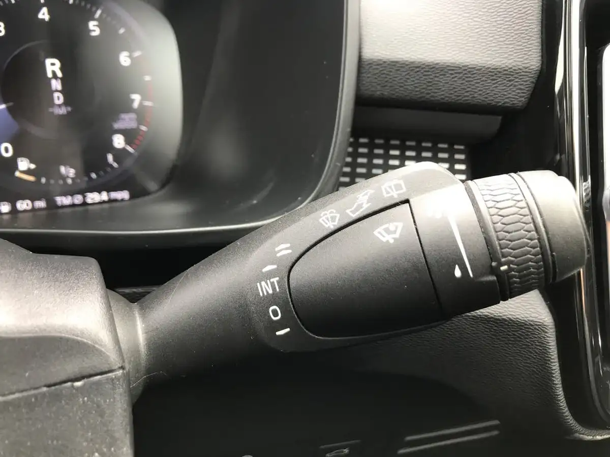 2021-volvo-xc40-15-t3-r-design-pro-161bhp-auto-big-28