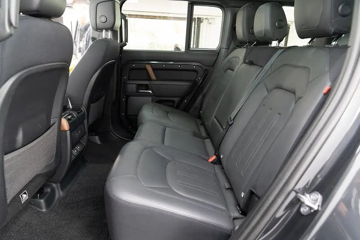 2022-land-rover-110-defender-30-p400-x-big-8