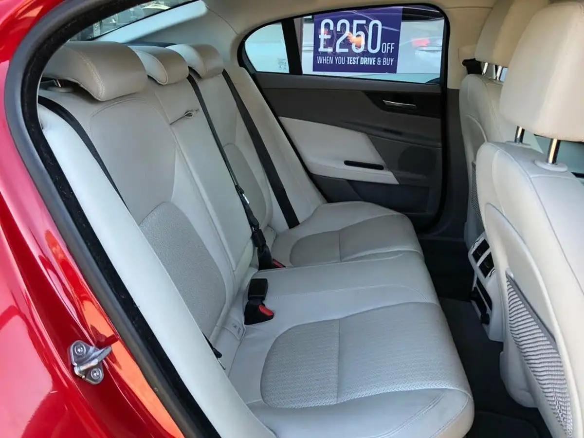 2015-jaguar-xe-20td-portfolio-163ps-auto-big-15