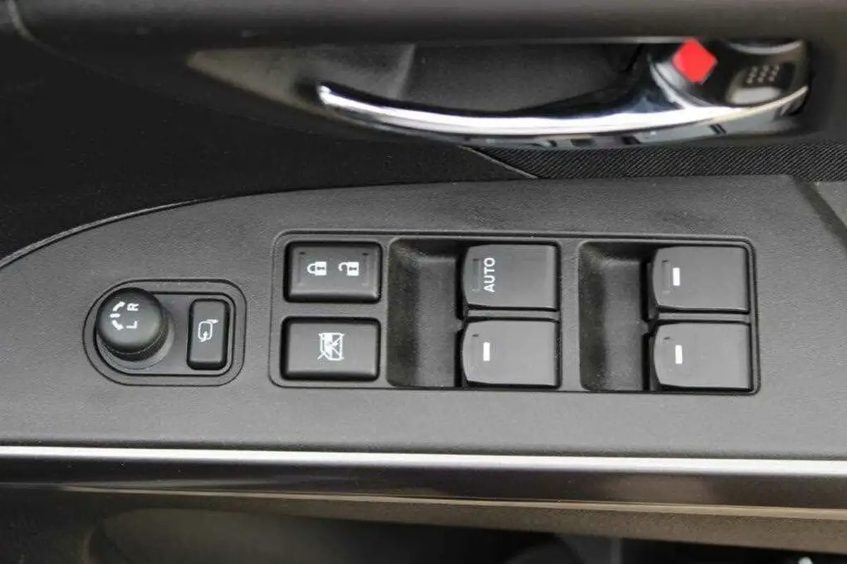 2024-suzuki-s-cross-15-motion-big-23
