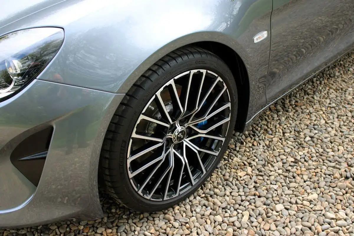 2022-alpine-a110-18-t-gt-big-15