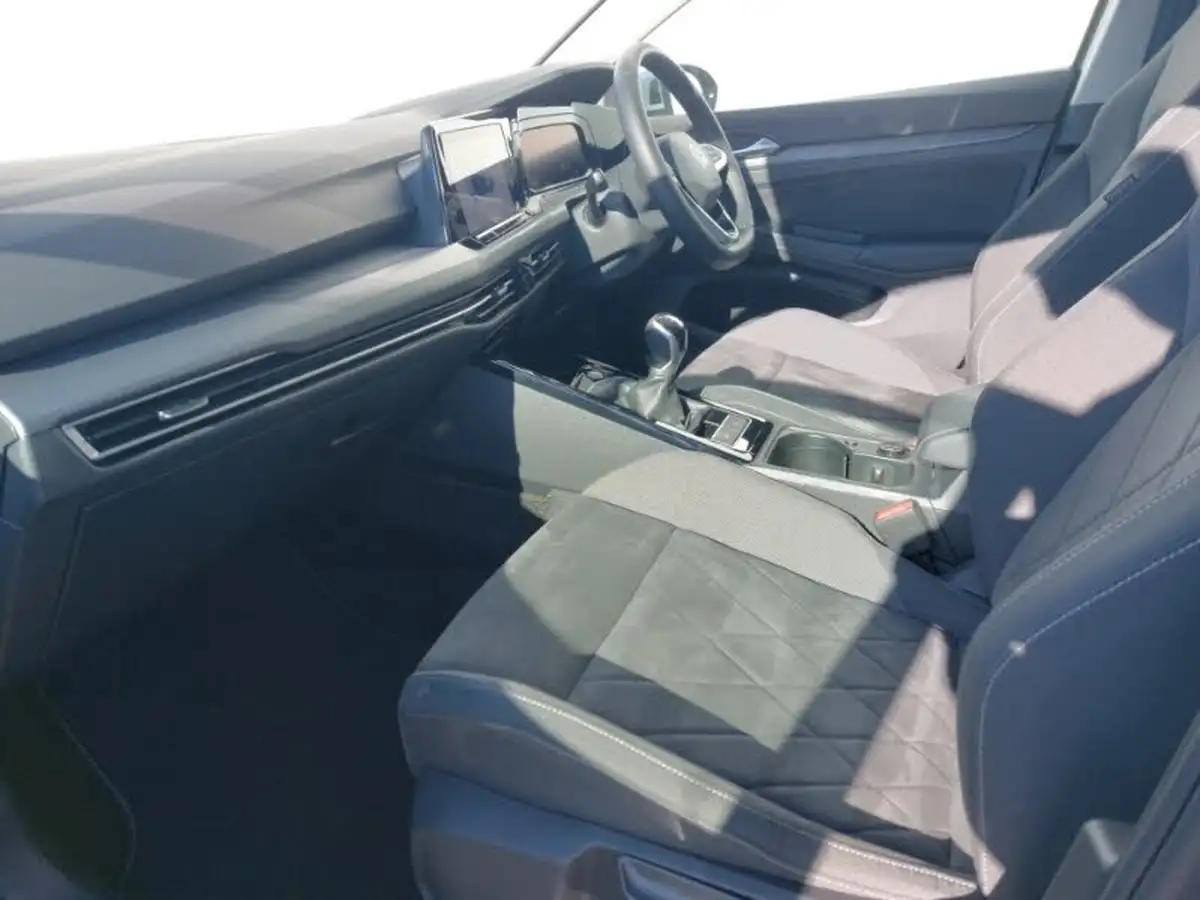 2024-volkswagen-golf-15-tsi-style-150ps-hatchback-big-4