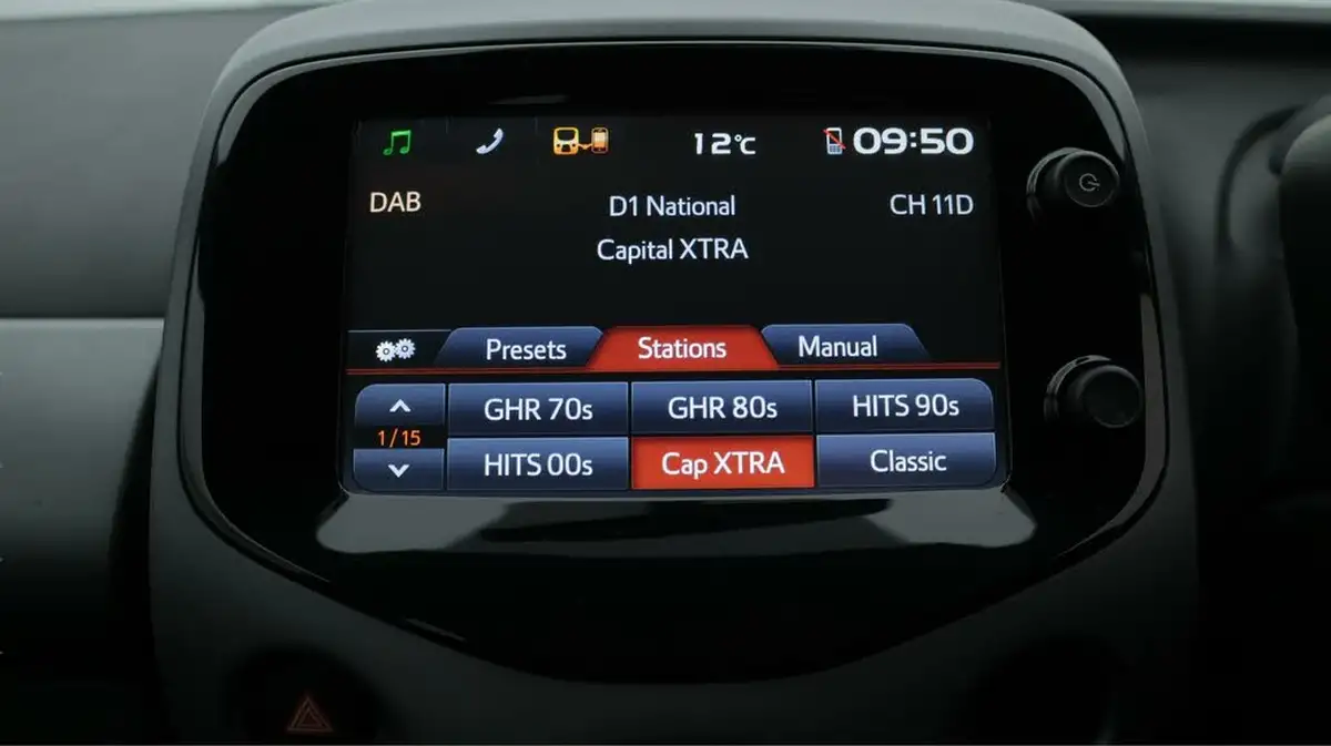 2018-toyota-aygo-10-vvt-i-x-play-71bhp-5d-big-11