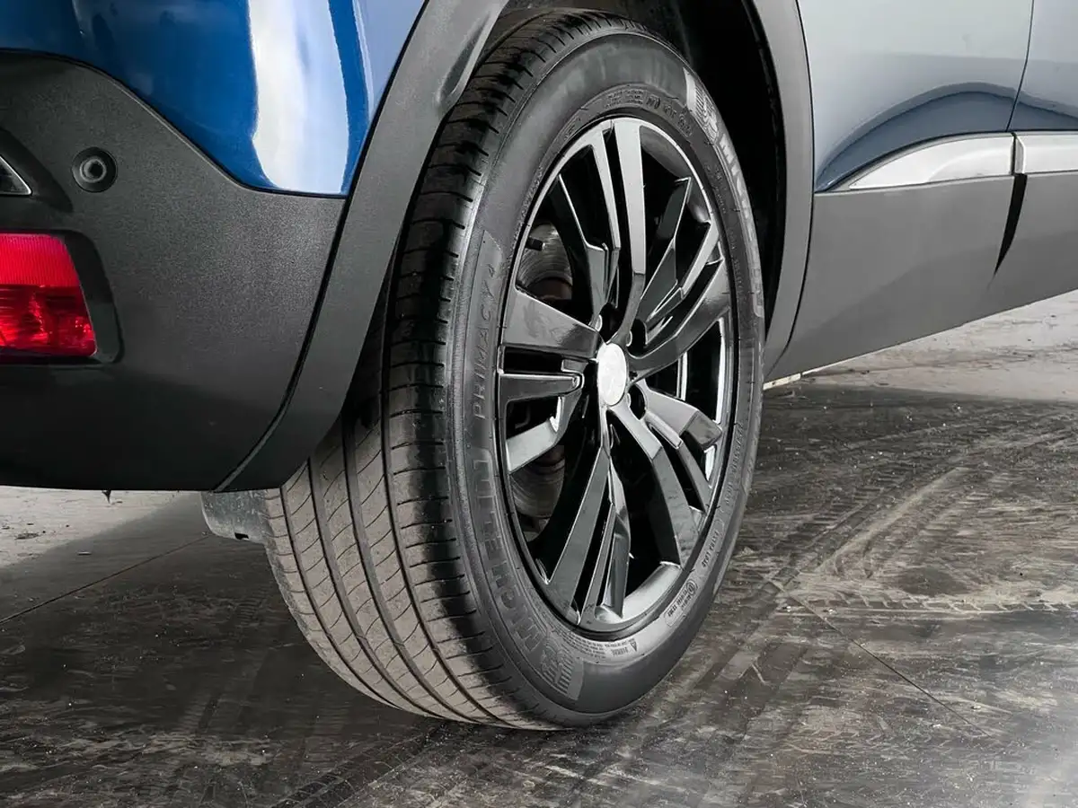 2021-peugeot-3008-suv-12-puretech-gt-eat8-big-8