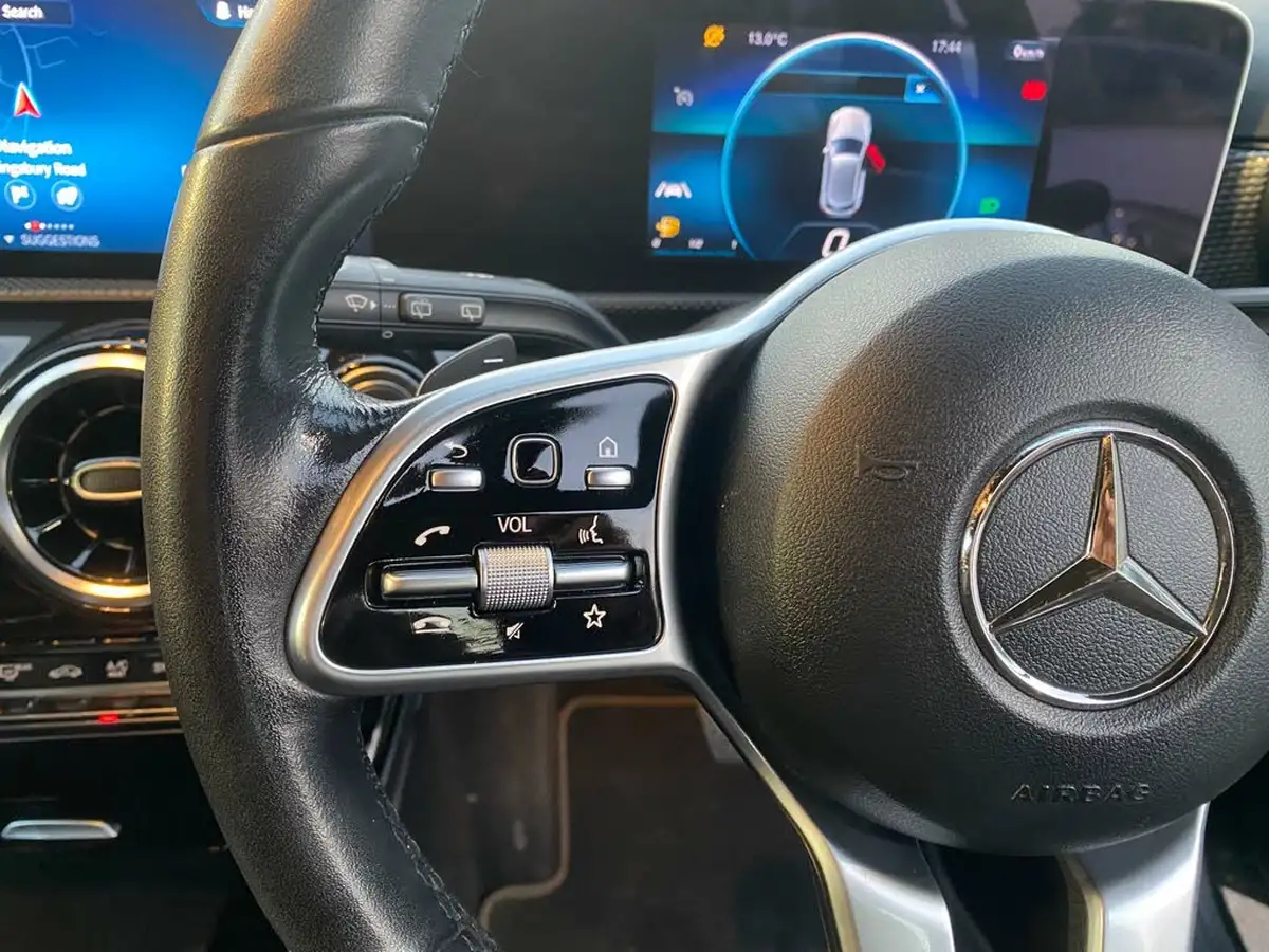 2018-mercedes-benz-a-class-13-a180-sport-executivess-7g-dct-big-26