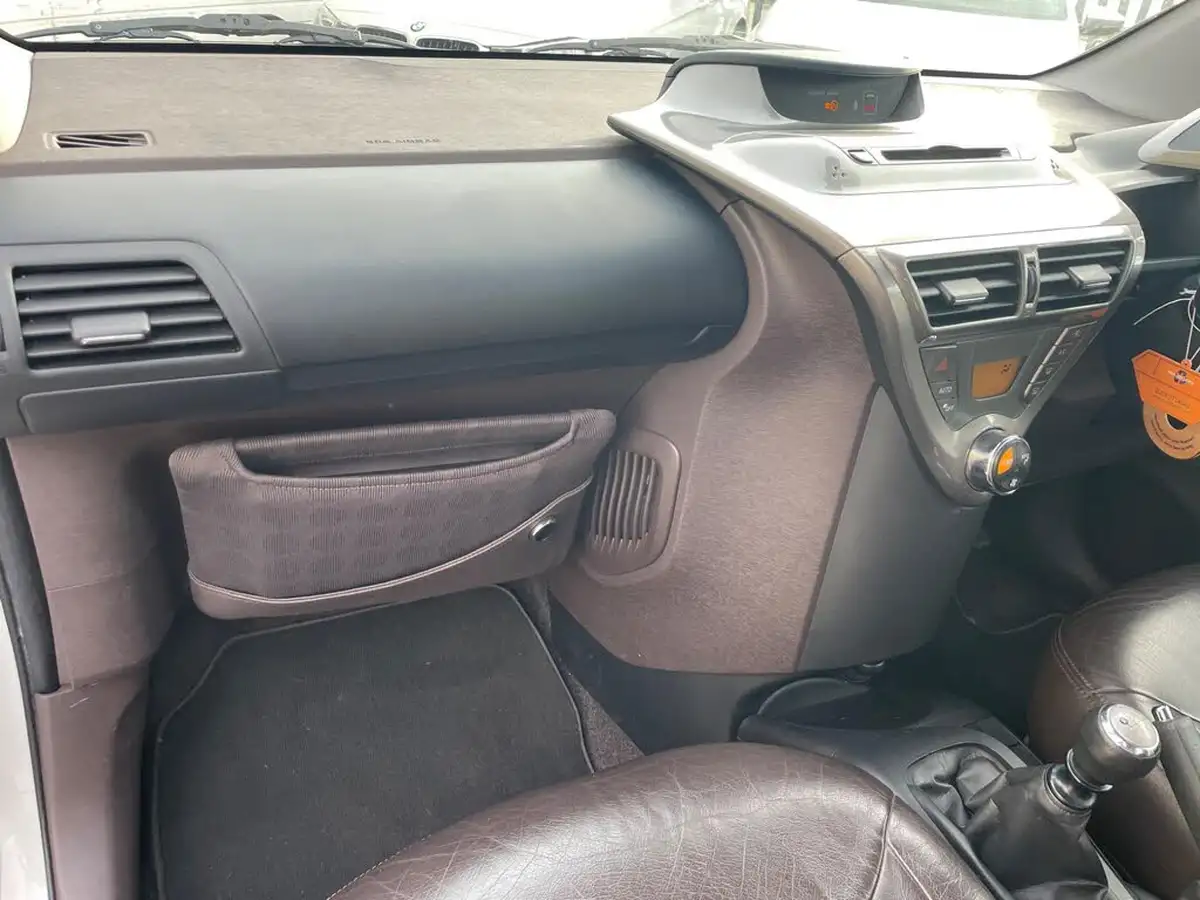 2009-toyota-iq-10-2-big-19